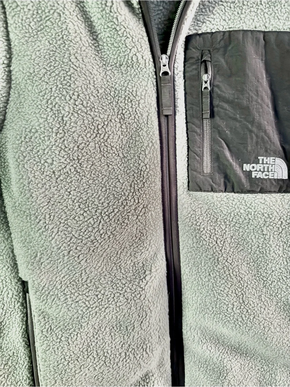 Like New!!! The North Face Men's Sage Green Sherpa Fleece Vest - Size L